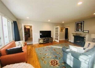 2 Wynmor Rd in Scarsdale, NY - Building Photo - Building Photo