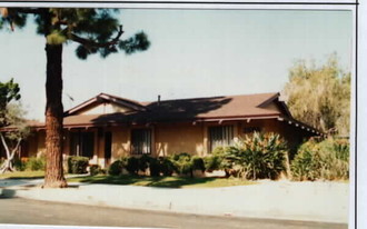 2585 E Ward Terr. in Anaheim, CA - Building Photo