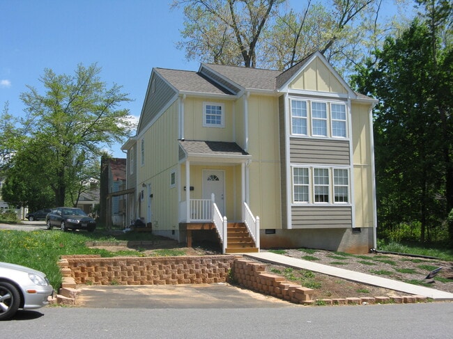 111 Montpelier St in Charlottesville, VA - Building Photo - Building Photo