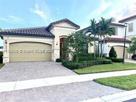 12070 N Baypoint Cir in Pompano Beach, FL - Building Photo