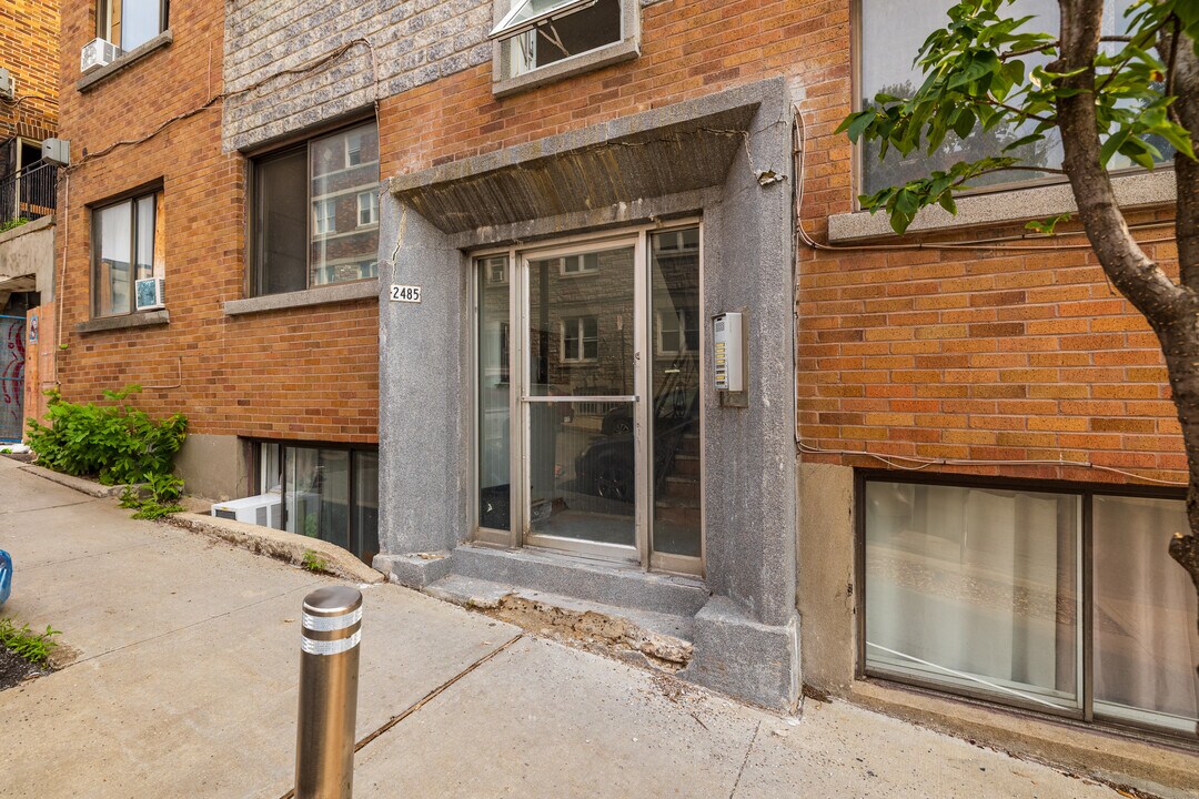2485 Messier Rue in Montréal, QC - Building Photo