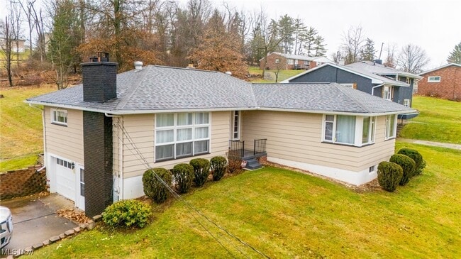 134 Carroll Dr in St. Clairsville, OH - Building Photo - Building Photo