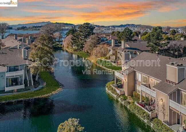88 Lakeshore Ct in Richmond, CA - Building Photo - Building Photo