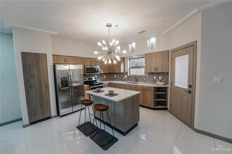 3302 S Sugar Rd, Unit H in Edinburg, TX - Building Photo - Building Photo