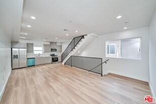 1108 Queen Anne Pl in Los Angeles, CA - Building Photo