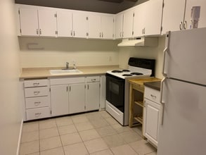 21521 73rd Pl W in Edmonds, WA - Foto de edificio - Building Photo