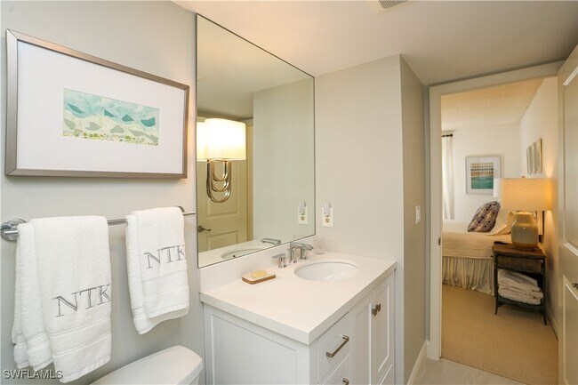 333 Harbour Dr in Naples, FL - Building Photo - Building Photo