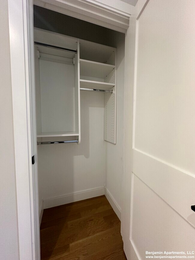 47 Englewood Ave, Unit 6 in Boston, MA - Foto de edificio - Building Photo