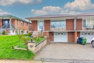 9 Clipper Rd in Toronto, ON - Building Photo