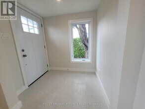 1056 Harkness Ave in Ottawa, ON - Building Photo - Building Photo