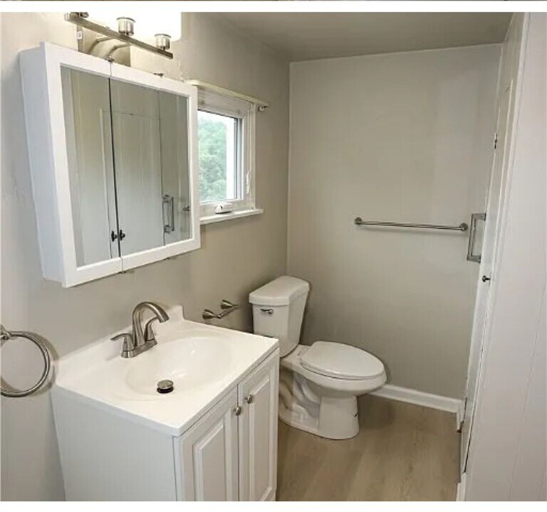 513 Bucktown Rd in Adamsburg, PA - Building Photo