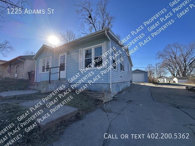1225 Adams St in Lincoln, NE - Building Photo - Building Photo