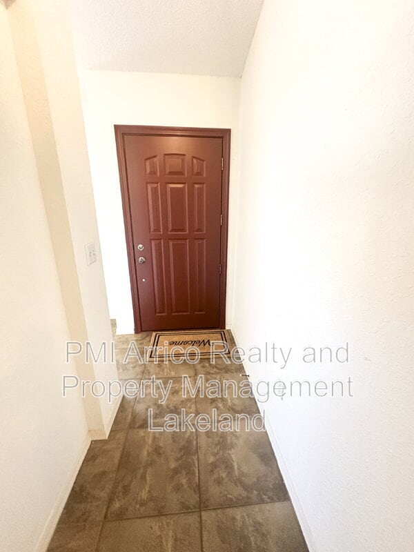 8150 Oakhurst Blvd in Lakeland, FL - Building Photo - Building Photo