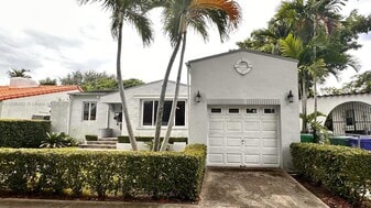 2474 SW 24th Ter in Miami, FL - Building Photo