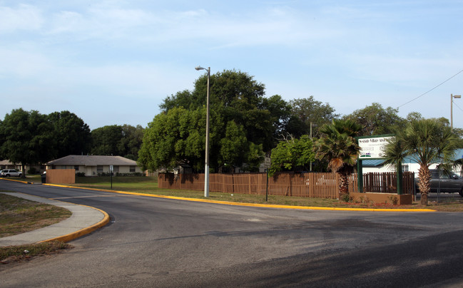 Westside Village Apartments in Plant City, FL - Foto de edificio - Building Photo