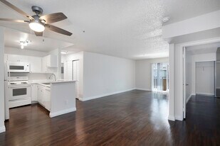 Vineland Gardens in Studio City, CA - Building Photo