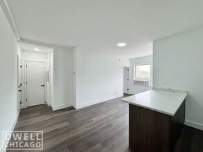 1553 W Hollywood Ave, Unit 1 in Chicago, IL - Building Photo - Building Photo