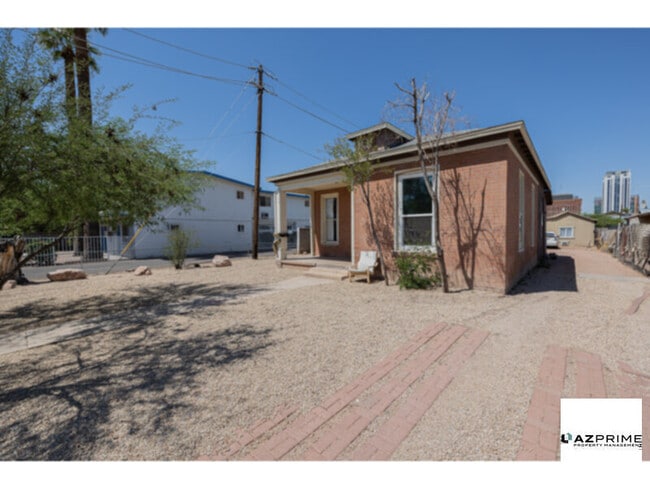 property at 610 N 9th St