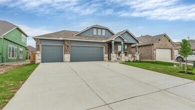 1941 Colonial Ave in New Braunfels, TX - Building Photo - Building Photo