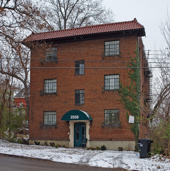 2559 Eden Ave in Cincinnati, OH - Building Photo