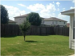 216 Pentire Way in Hutto, TX - Building Photo - Building Photo