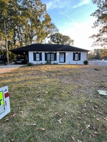6130 Winview Dr in Forest Park, GA - Building Photo
