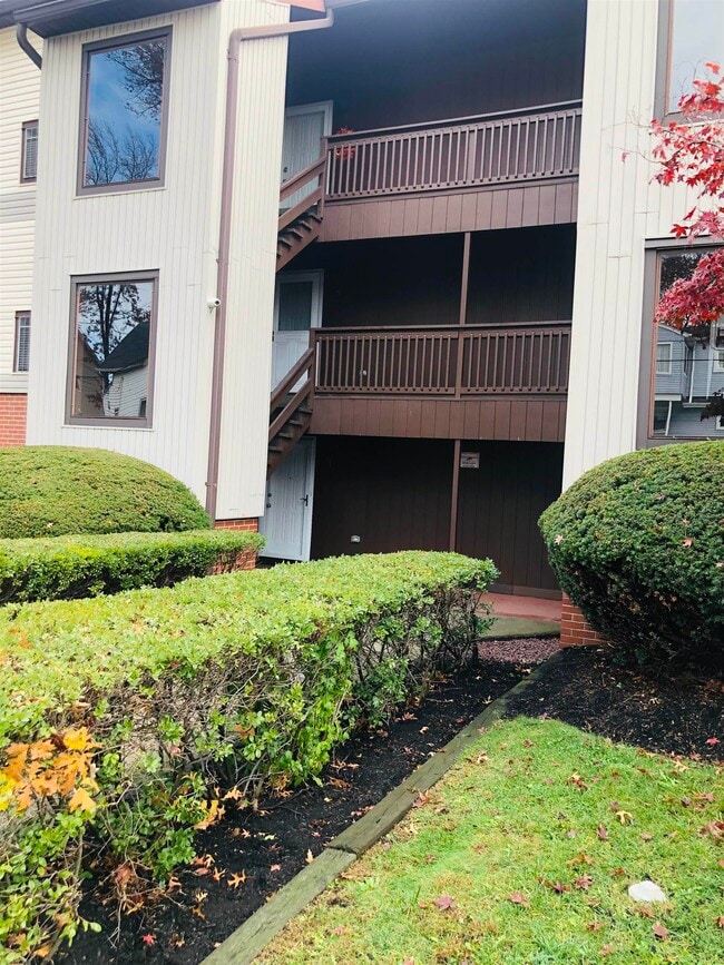 property at 4 Green Valley Ct