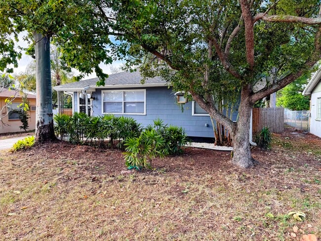 704 Yelvington Ave in Clearwater, FL - Building Photo - Building Photo