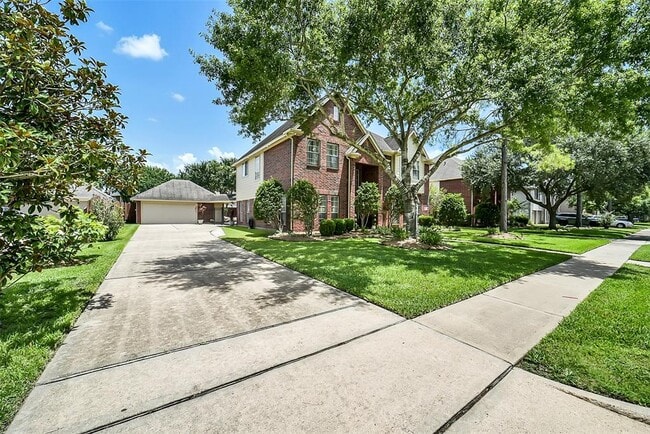 3711 Pinehurst Dr in Pearland, TX - Building Photo - Building Photo
