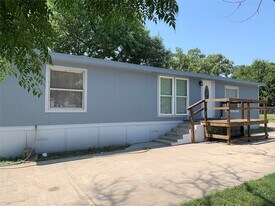 1412 Sheri Ln S in Azle, TX - Building Photo