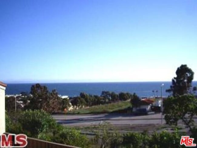 23918 De Ville Way in Malibu, CA - Building Photo - Building Photo
