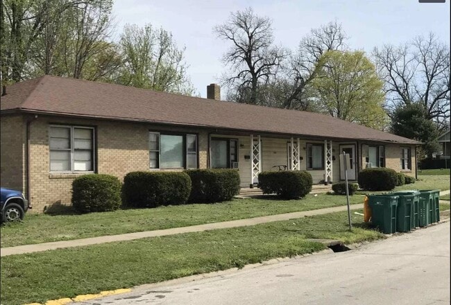 property at 1002 W Carroll St