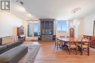 9245 Jane St in Vaughan, ON - Building Photo - Building Photo