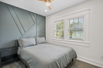 2009 W Dekle Ave in Tampa, FL - Building Photo - Building Photo