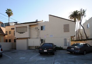 1027 S Burlington Ave in Los Angeles, CA - Building Photo - Building Photo