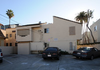 1027 S Burlington Ave in Los Angeles, CA - Foto de edificio - Building Photo