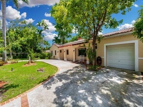 50 De Leon Dr in Miami Springs, FL - Building Photo - Building Photo