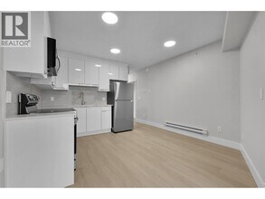 3050 Kingsway in Vancouver, BC - Building Photo - Building Photo