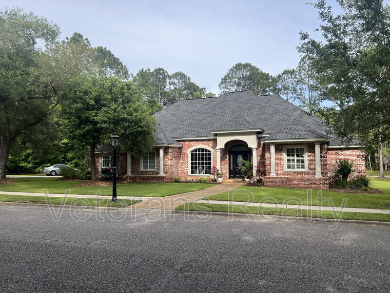 24415 Oak Island Dr in Pass Christian, MS - Foto de edificio