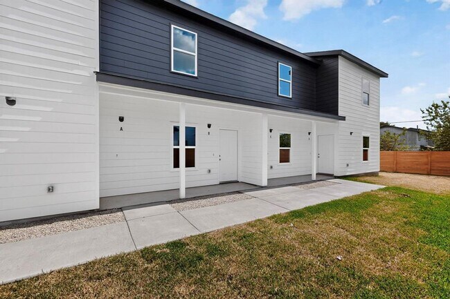 6909 Wentworth Dr in Austin, TX - Building Photo - Building Photo