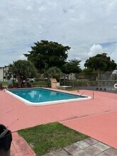 32 Spinning Wheel Ln in Tamarac, FL - Building Photo - Building Photo