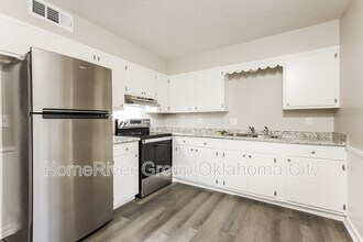 900 NE Katherine Pl in Oklahoma City, OK - Foto de edificio - Building Photo