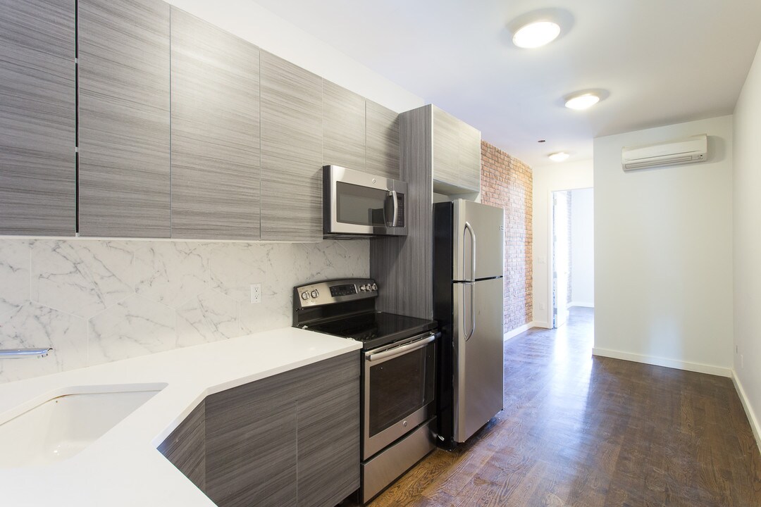 Bushwick - NEW CONSTRUCTION! (Shared rooms) in Brooklyn, NY - Foto de edificio