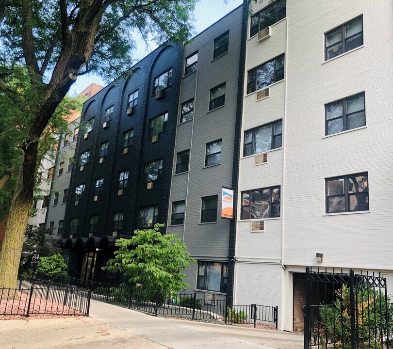520 W Oakdale Ave, Unit 212 in Chicago, IL - Building Photo