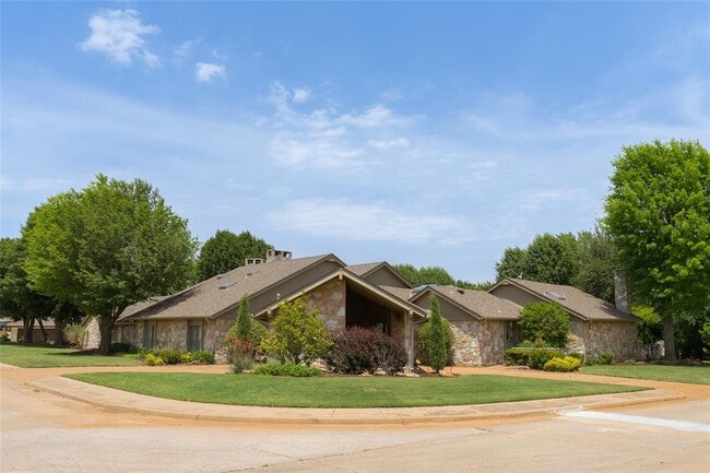 property at 1103 St Andrews Dr