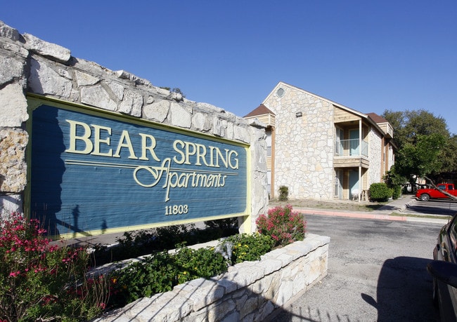 Bear Springs in San Antonio, TX - Foto de edificio - Building Photo