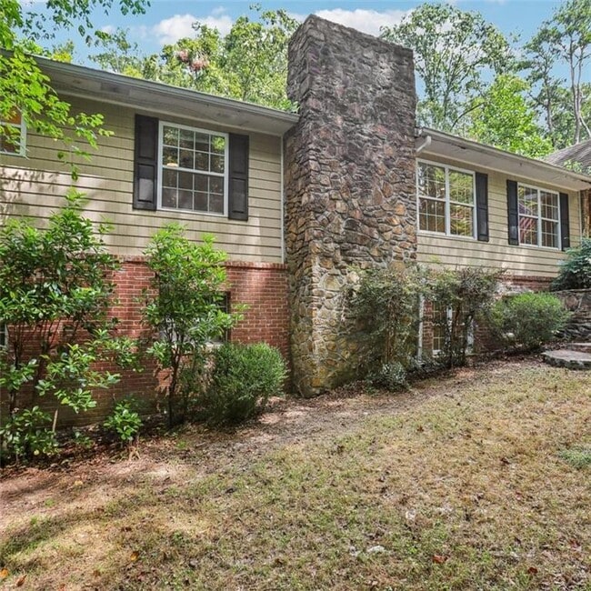 3859 Peachtree Dunwoody Rd in Atlanta, GA - Building Photo - Building Photo