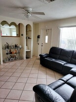 1536 Barbarie Ln in West Palm Beach, FL - Building Photo