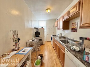 727 W Roscoe St, Unit 2 in Chicago, IL - Building Photo - Building Photo