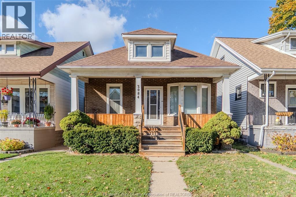 2084 Ottawa St in Windsor, ON - Building Photo